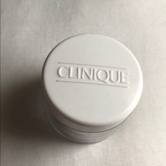 New Clinique blended face powder - Picture 2 of 5